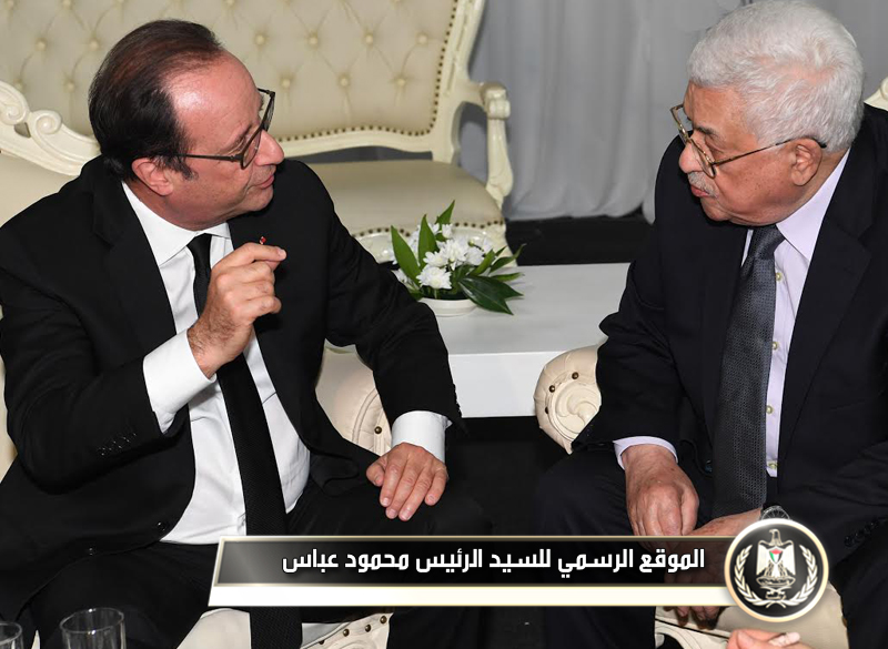 السيد الرئيس أثناء لقاء نظيره الفرنسي 
فرانسوا أولاند.