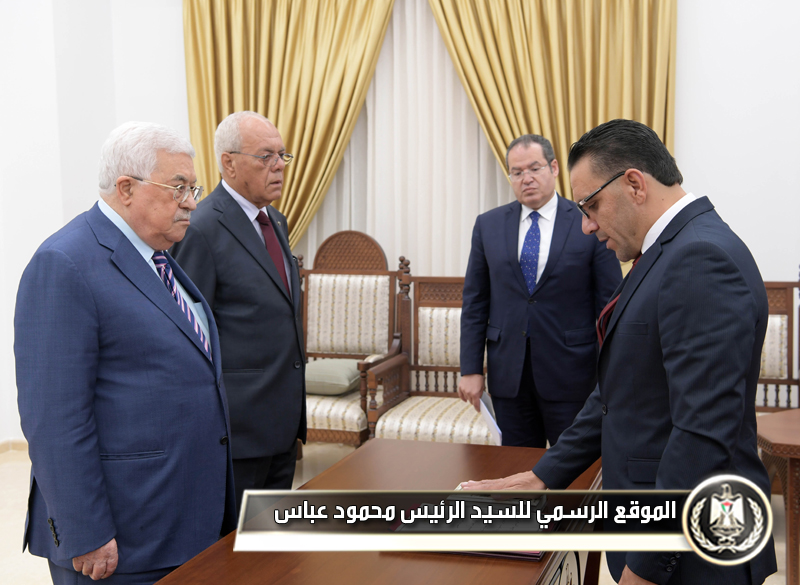 عدنان غيث يؤدي اليمين القانونية أمام السيد الرئيس محافظا 
للقدس