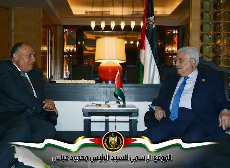 استقبل رئيس دولة فلسطين محمود عباس، 
في مقر إقامته في العاصمة الاندونيسية جاكارتا، اليوم الأحد، وزير الخارجية المصري 
سامح شكري.