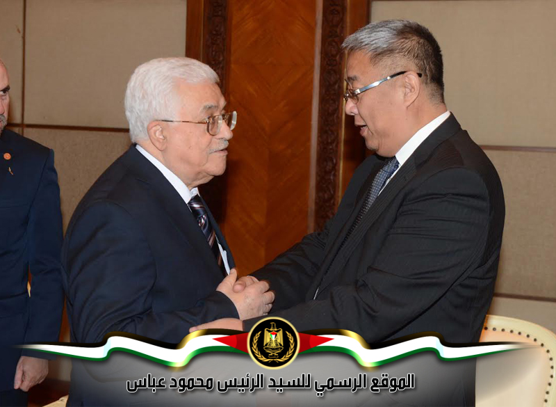 استقبل الرئيس 
محمود عباس، اليوم الاثنين، المبعوث الصيني للشرق الاوسط قونغ شياو شينغ، في 
العاصمة الاندونيسية جاكرتا، على هامش انعقاد القمة الاستثنائية الخامسة للمؤتمر 
الإسلامي.