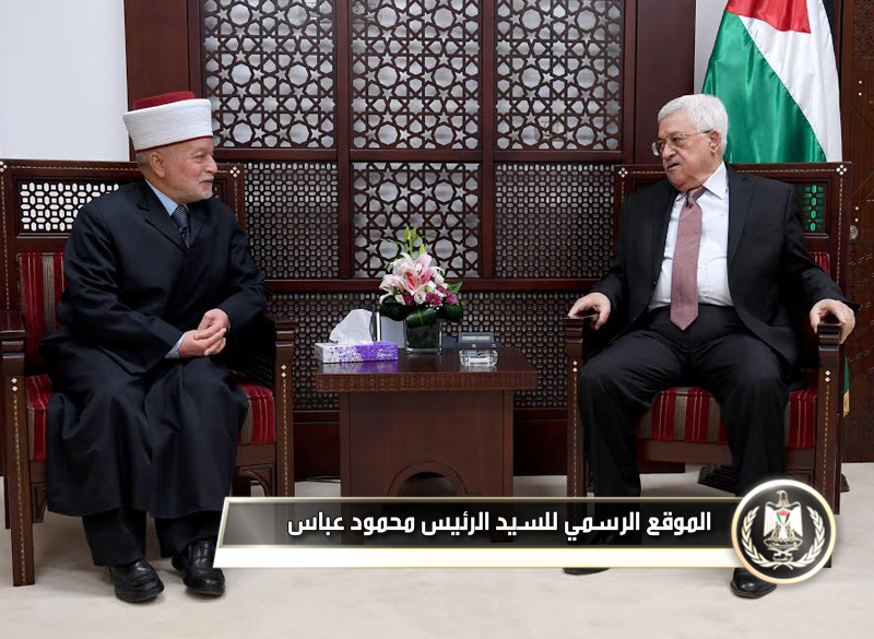 استقبل رئيس دولة فلسطين 
محمود عباس، اليوم الخميس، بمقر الرئاسة في مدينة رام الله، المفتي العام القدس 
والديار الفلسطينية الشيخ محمد حسين.